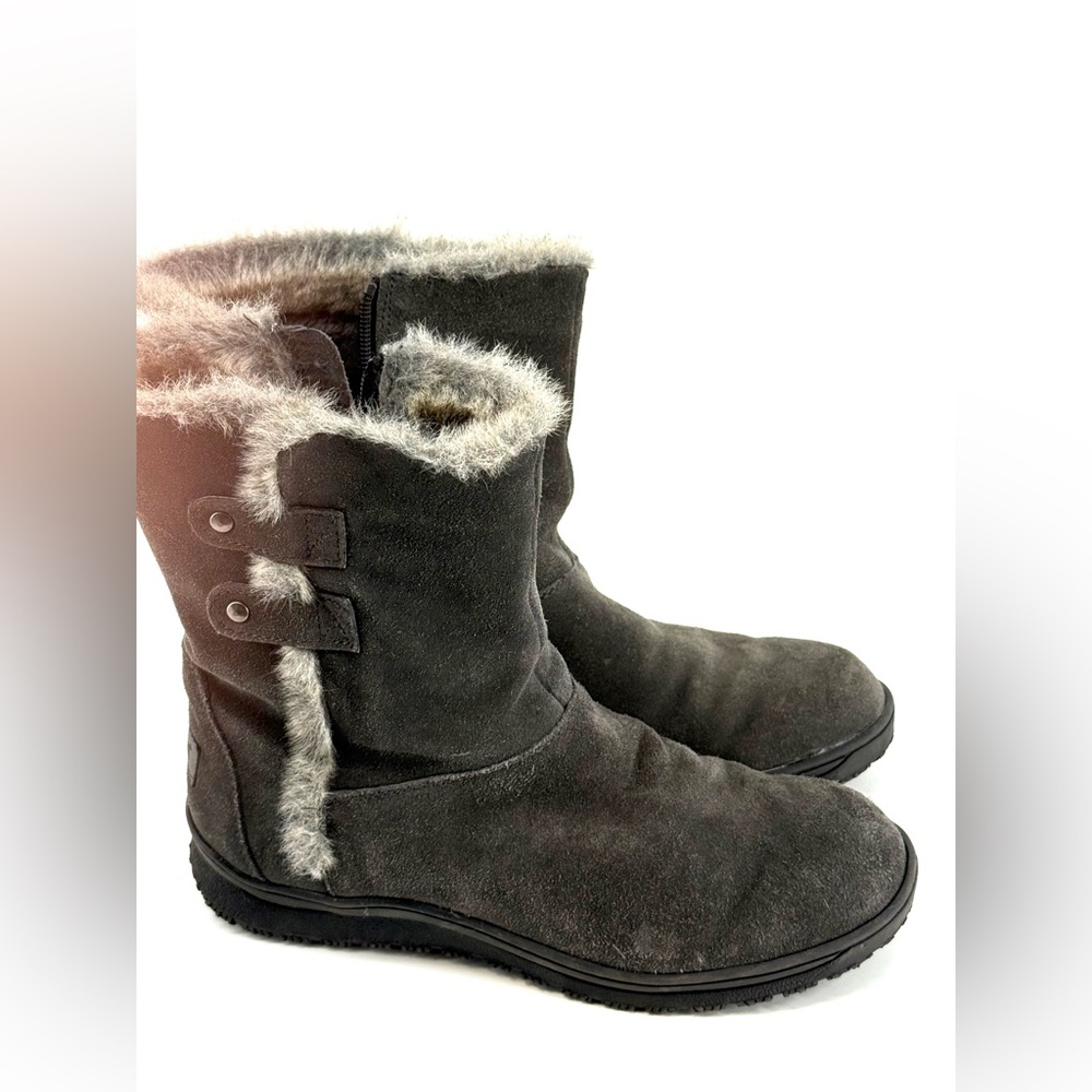 Cozy Gray Fur-Lined Women's Boots